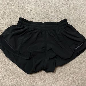 Lululemon Hotty Hot Low-Rise Lined Short 2.5”
